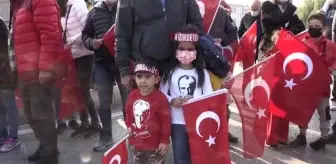 Son dakika haber... ESKİŞEHİR - 29 Ekim Cumhuriyet Bayramı töreni kapsamında Türk Yıldızları Akrobasi Timi selamlama uçuşu yaptı