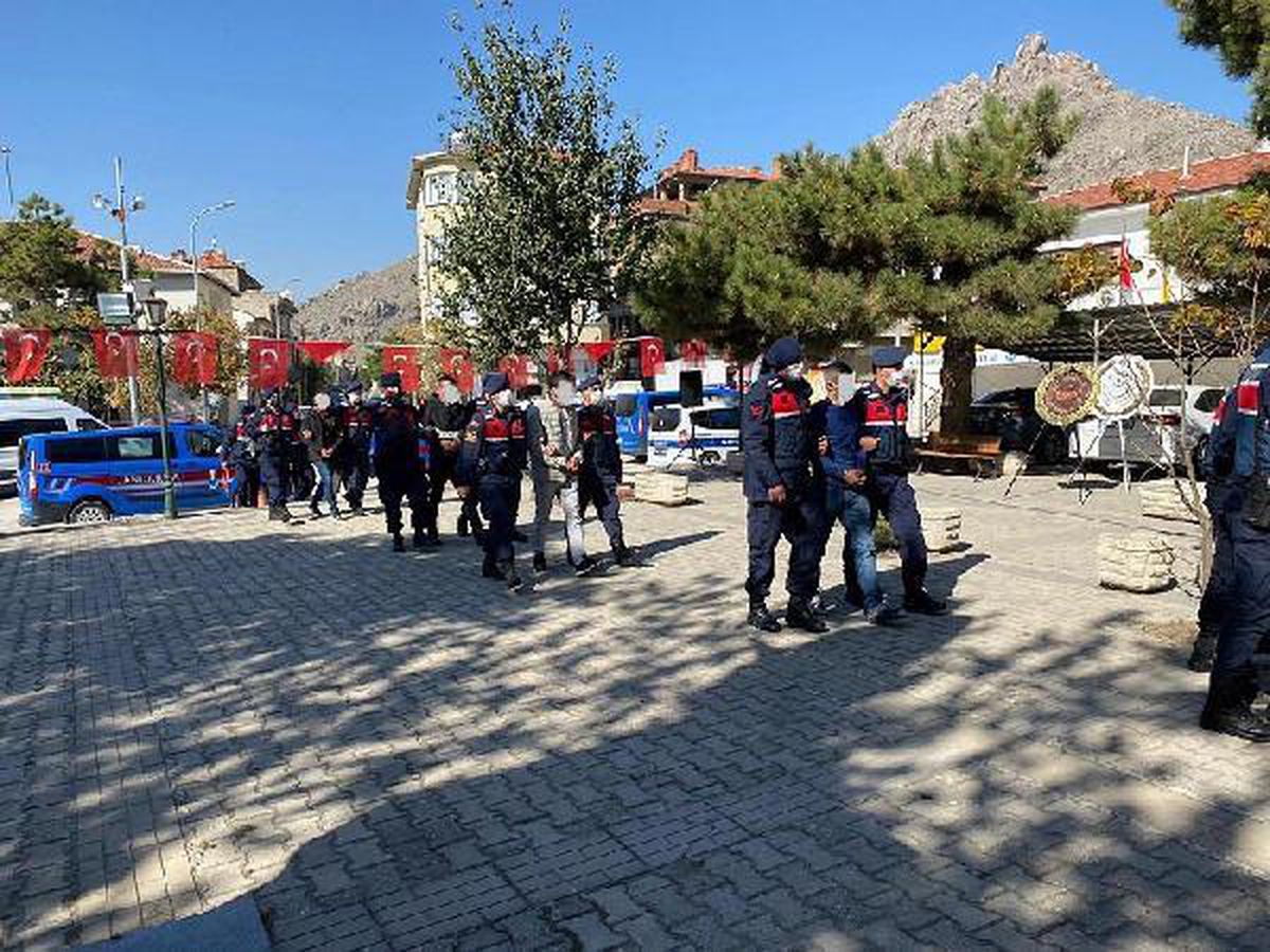 Eskişehir\'de 1 milyon 700 liralık kablo çalan 7 şüpheli yakalandı