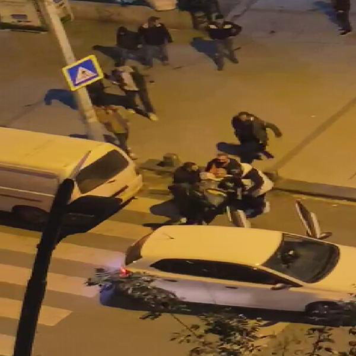 Gaziosmanpaşa\'daki parkta iki aile arasında silahlı kavga: 4 yaralı