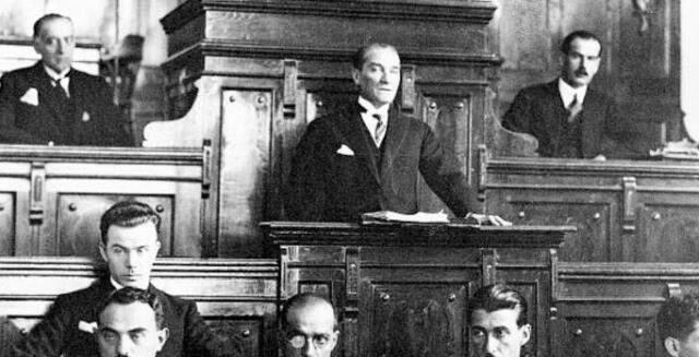 Tüm yurtta aynı coşku var! Türkiye Cumhuriyeti 98'nci yaşını kutluyor Tüm yurtta aynı coşku var! Türkiye Cumhuriyeti 98'nci yaşını kutluyor