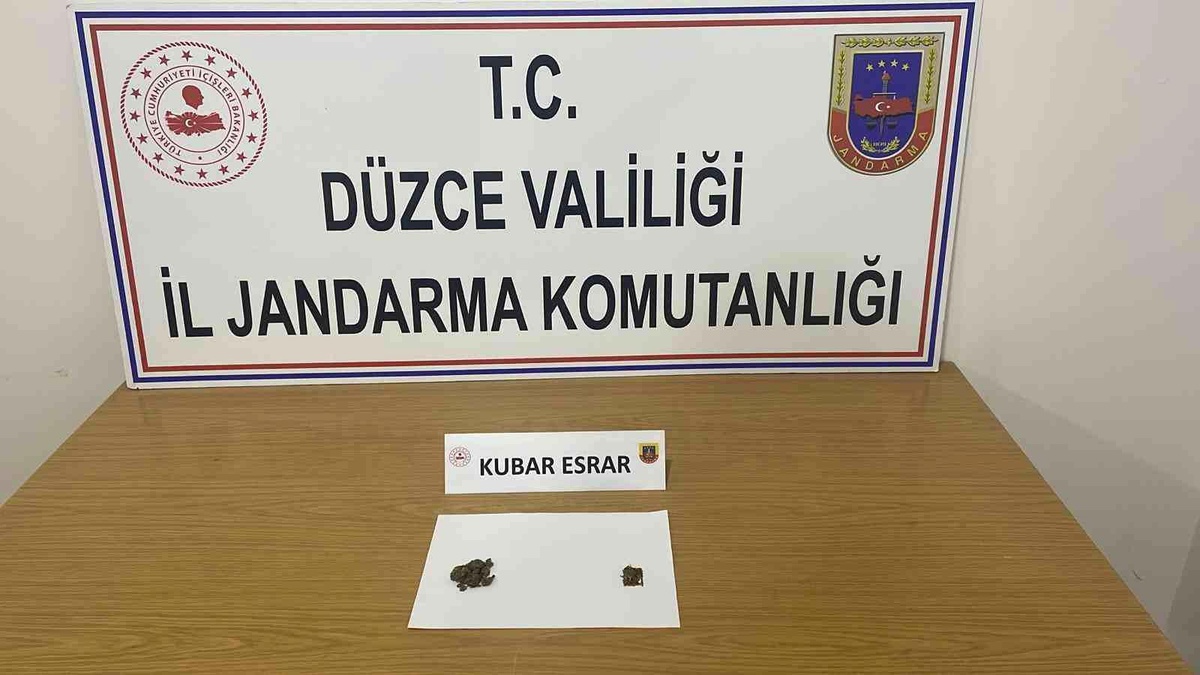 Hollanda\'dan geldiler uyuşturucu ile yakalandılar