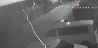 Son dakika haber... İki otomobilin çarpıştığı kazada bir araç yan yattı, o anlar kamerada