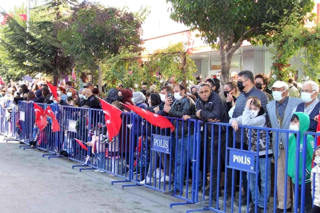 Isparta'da yetişen komandolara geçit töreninde büyük ilgi