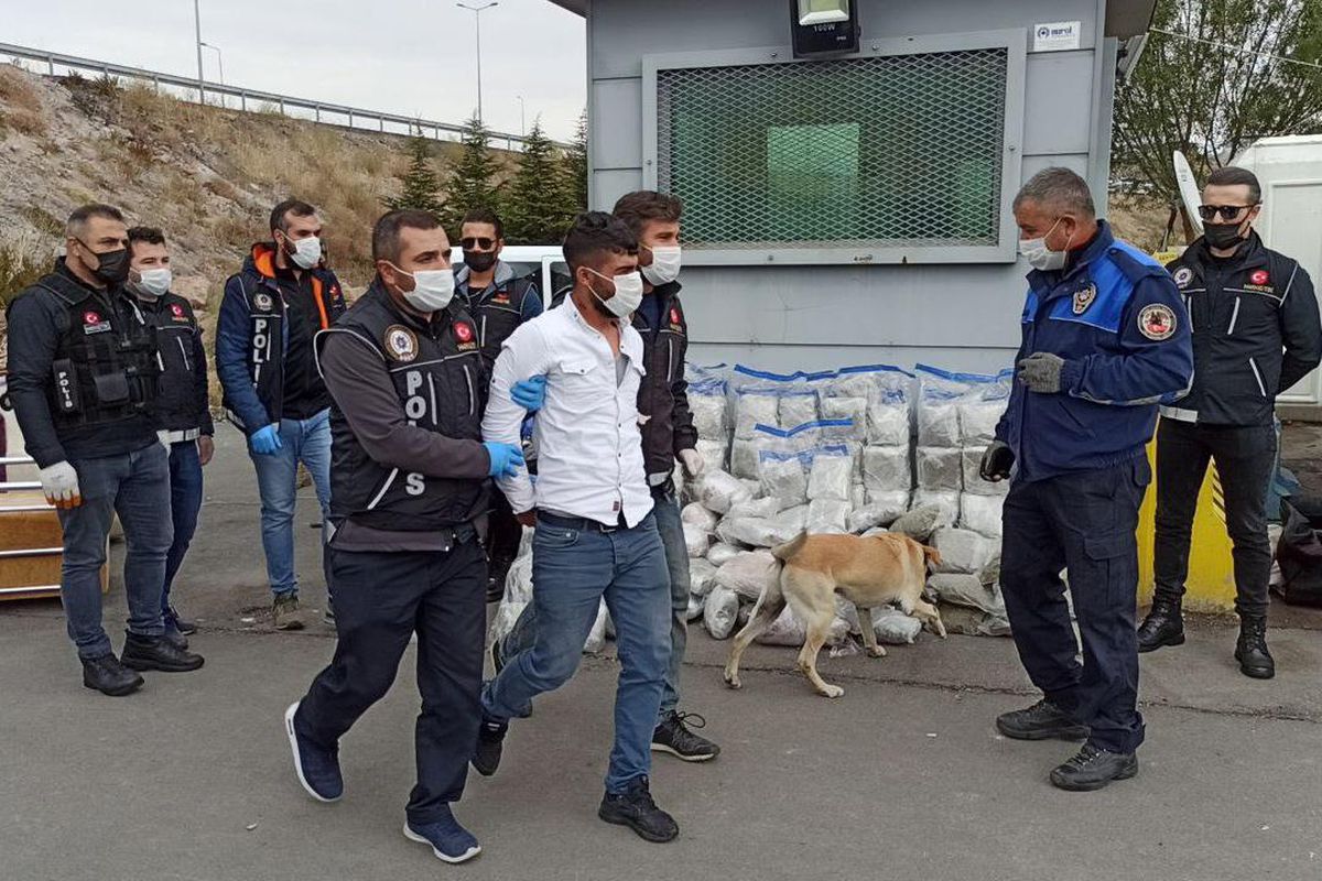Kayseri\'de kamyonette 100 kilogram esrar bulundu