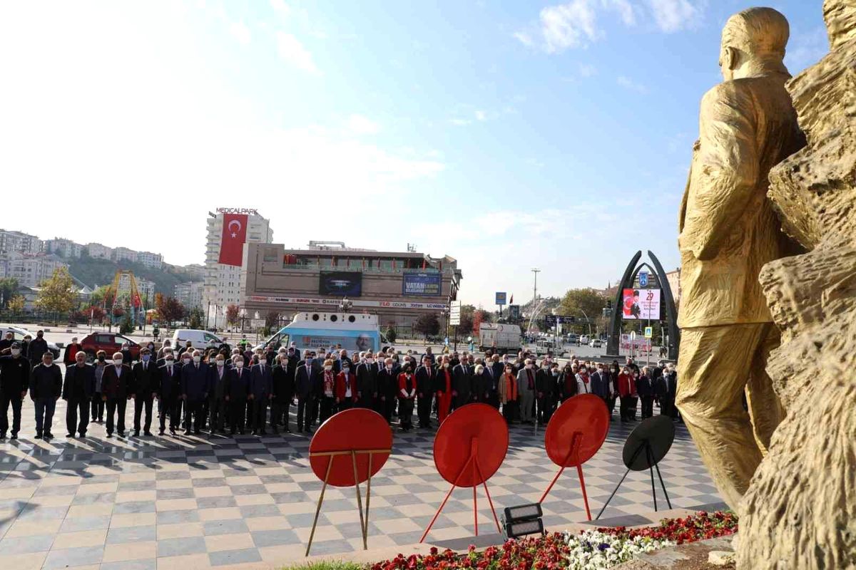 Keçiören Belediyesi 10 bin bayrak dağıttı