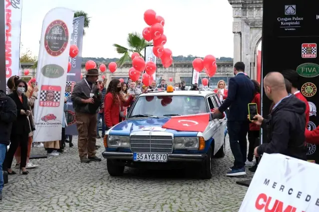 Klasik otomobil tutkunları Cumhuriyet Rallisi'nde bir araya geldi