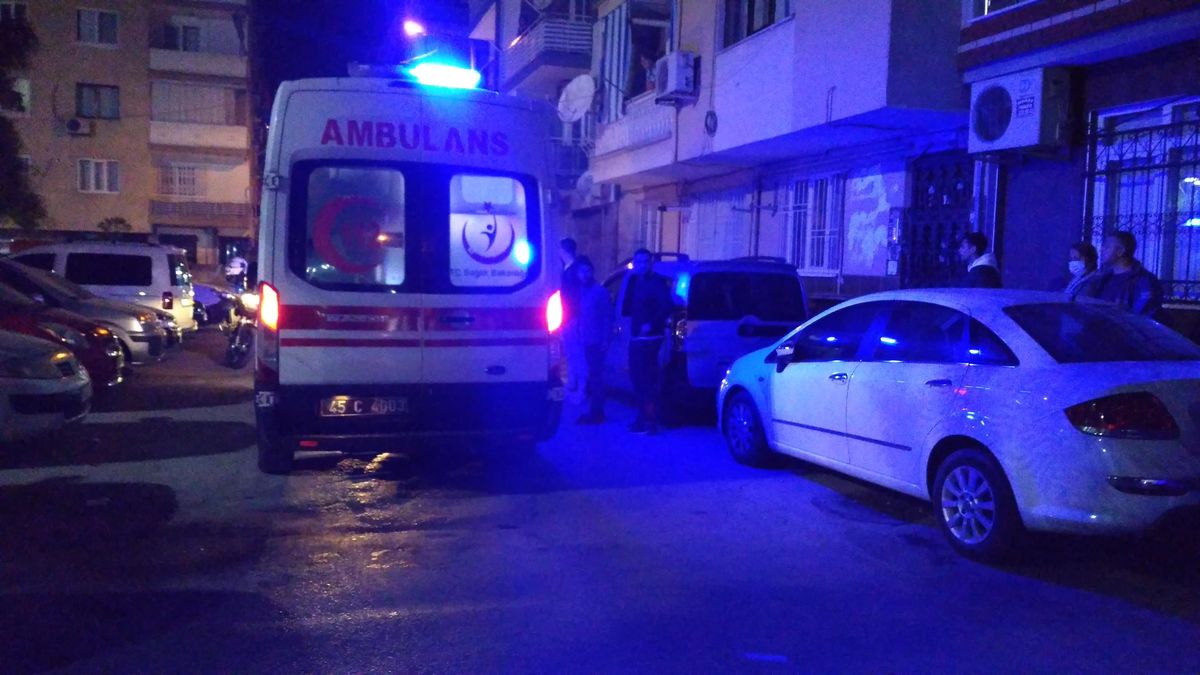 Manisa\'da park yeri nedeniyle çıktığı iddia edilen bıçaklı kavgada 1 kişi yaralandı