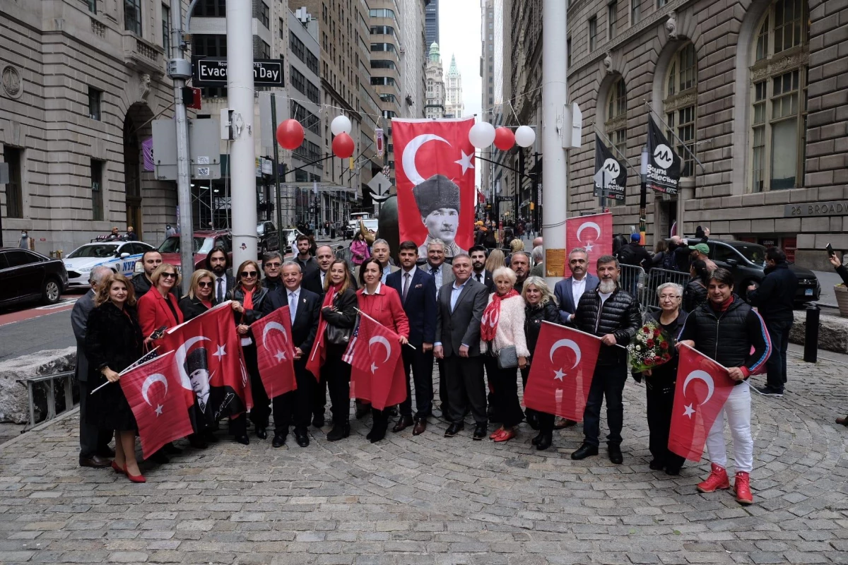 New York\'ta Cumhuriyet Bayramı nedeniyle göndere Türk bayrağı çekildi