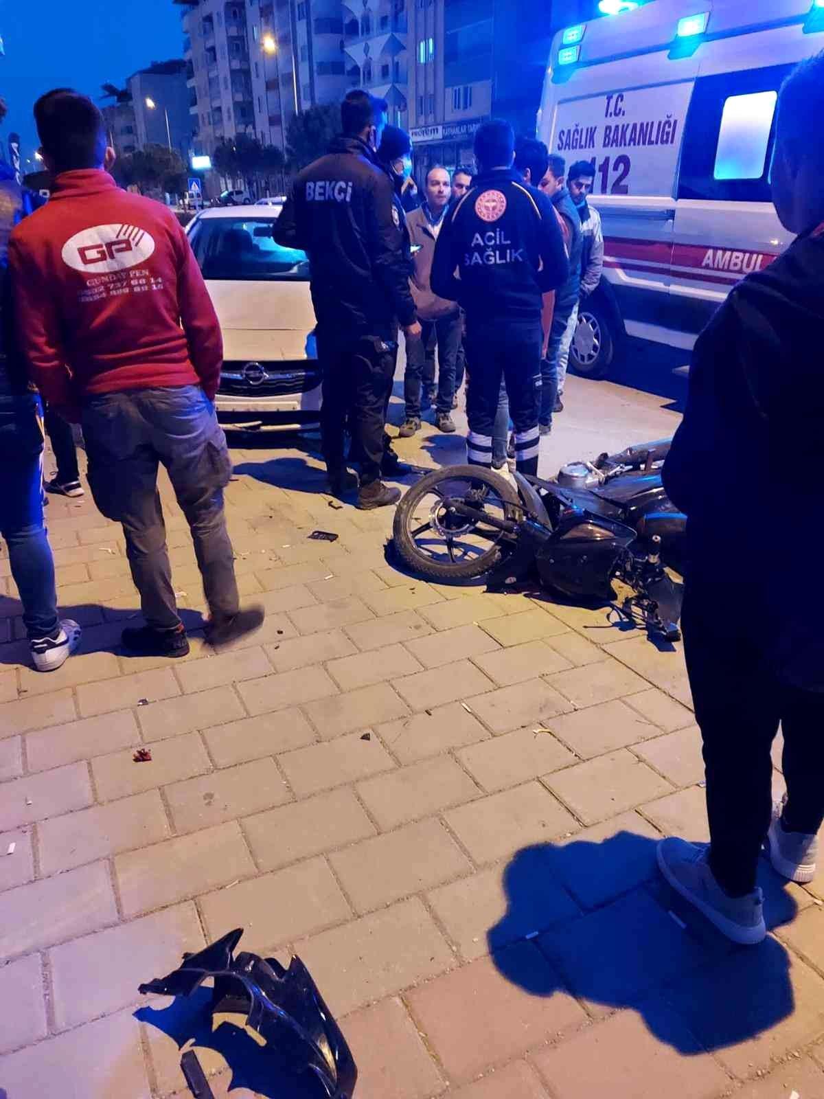 Otomobil motosikletle çarpıştı: 2 yaralı