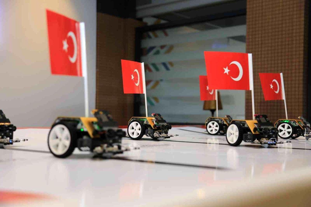 Robotlardan 29 Ekim gösterisi
