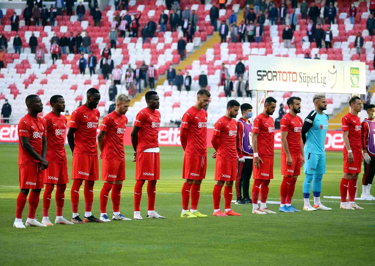 Sivasspor\'da, 2 futbolcu ceza sınırında!
