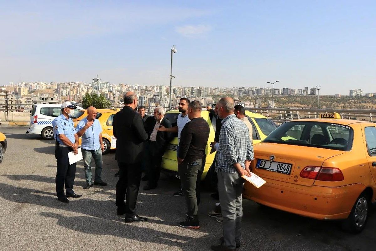 Taksi sürücülerine 12 kural anlatıldı