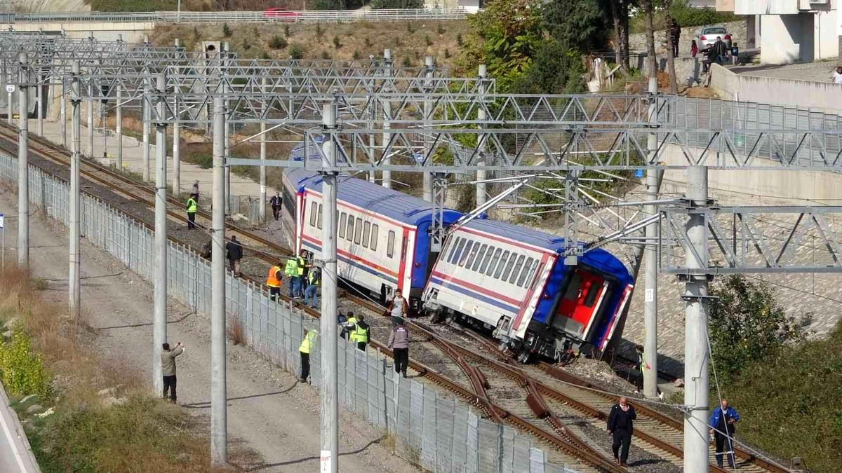 TCDD\'dan 2 vagonun raydan çıkmasıyla ilgili açıklama