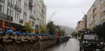 Tokat'ta sağanak altında Cumhuriyet Bayramı kutlaması