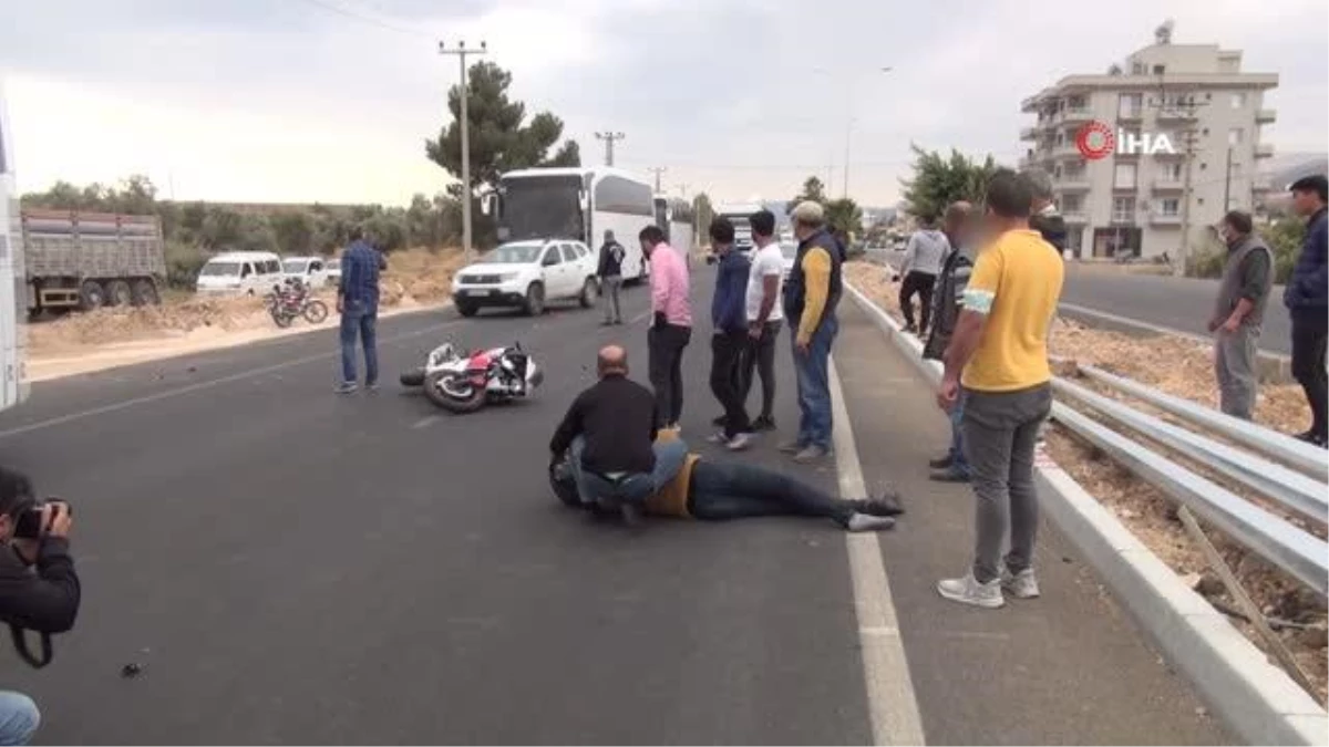 Yarış motosikleti kullanan genci ölümden kaskı kurtardı