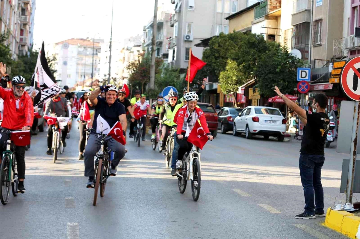 Başkan Atay, Cumhuriyet için pedal çevirdi