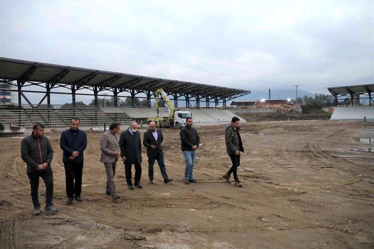 Başkan Özlü, spor kampüsü alanını gezdi