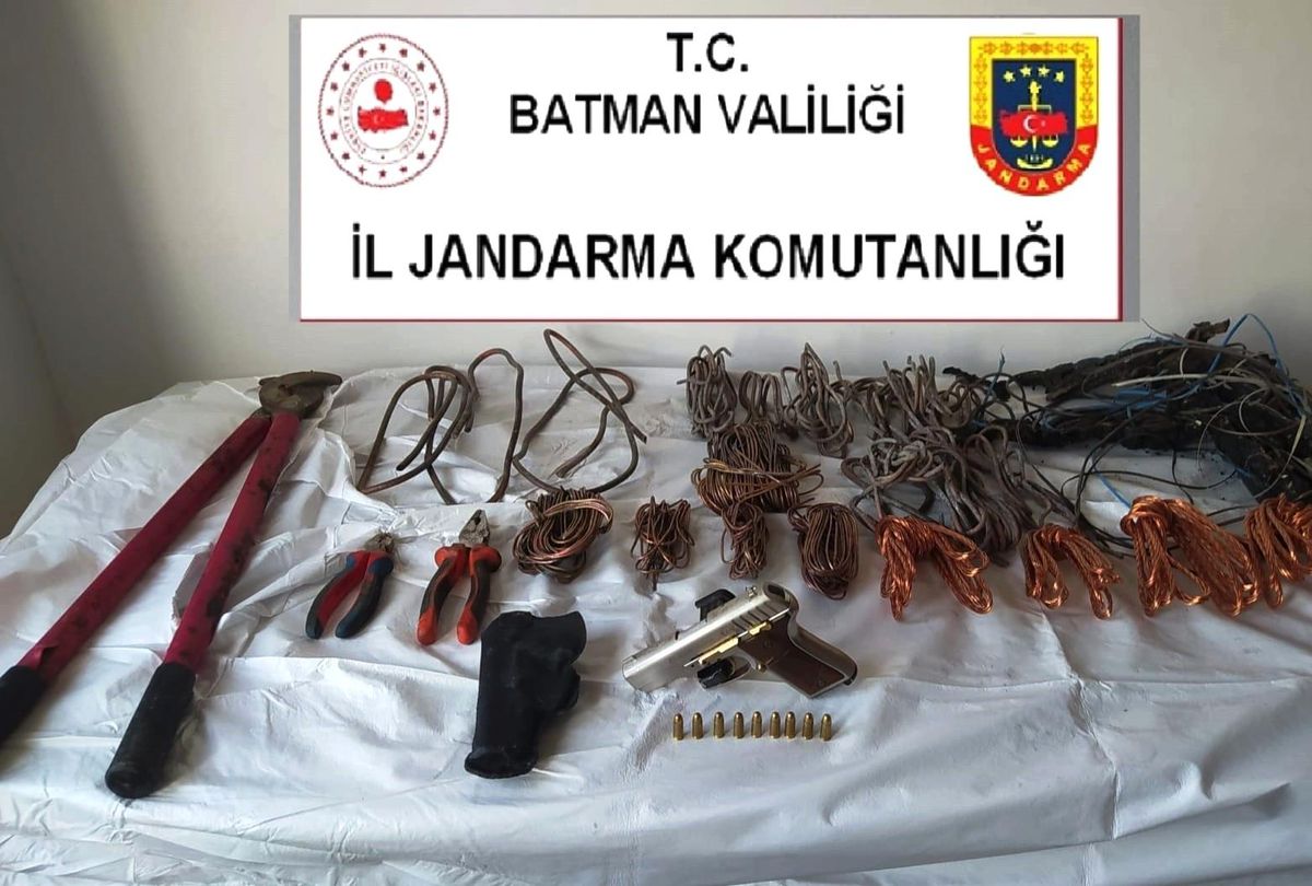 Batman\'da kablo hırsızı tabancayla yakalandı