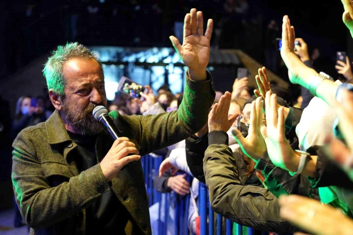 Bilecik\'te Cumhuriyet coşkusu fener alayı ve Feridun Düzağaç konseri ile taçlandı