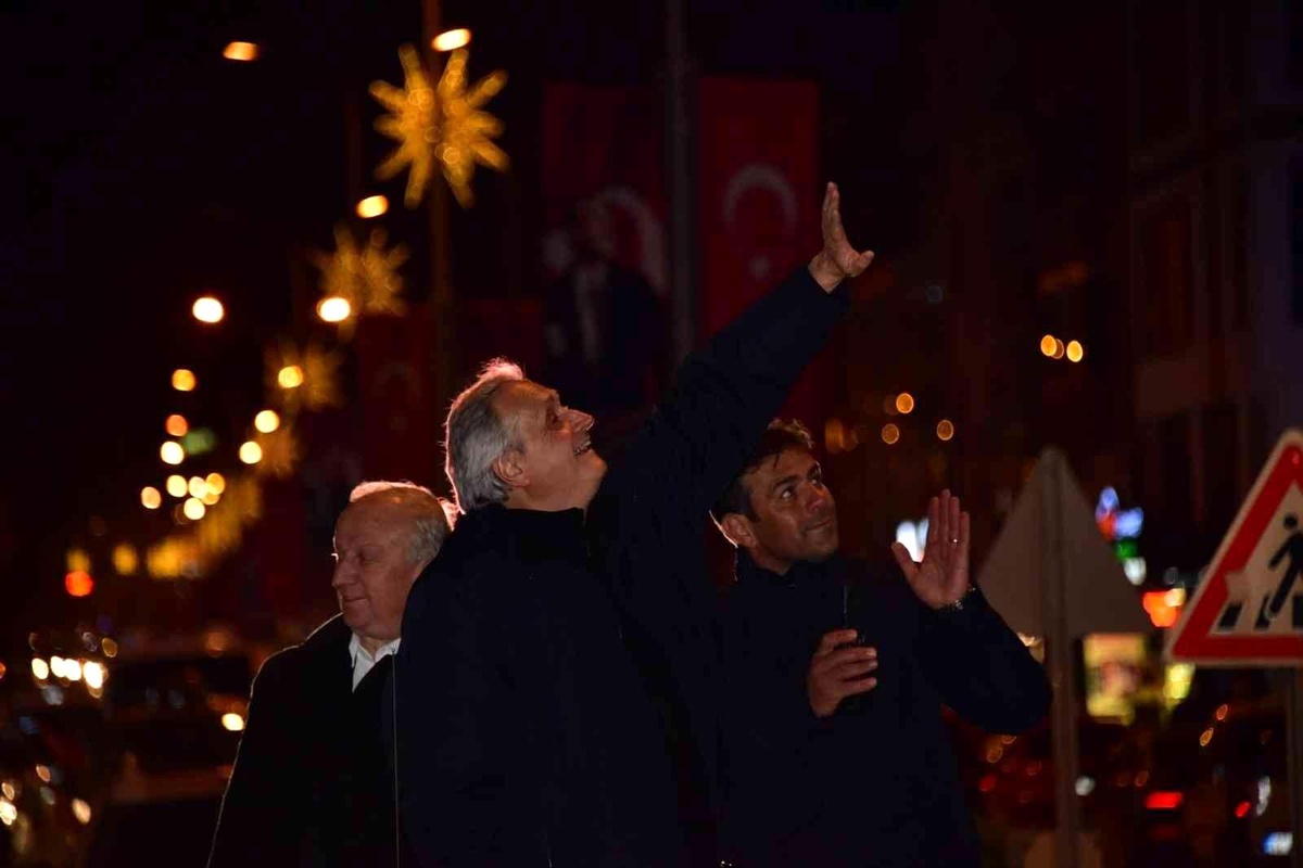 Bozüyük\'te Cumhuriyet Bayramı coşkusu araç konvoyu ile yaşandı