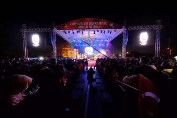 Ceylan Ertem'den Eskişehir'de Cumhuriyet Bayramı'na özel konser