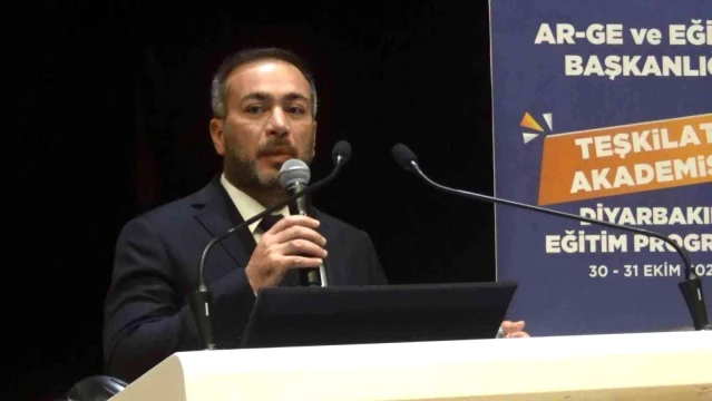 Diyarbakır'da AK Parti AR-GE Teşkilat Akademisi Eğitim Kampı başladı