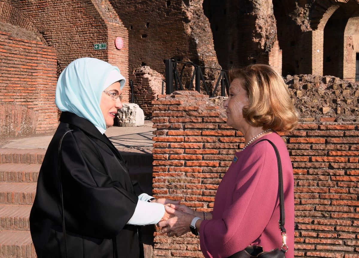 Emine Erdoğan, Roma\'da lider eşleriyle bir araya gelerek tarihi mekanları gezdi