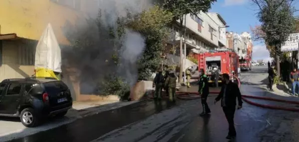 Gaziosmanpaşa'da kolonya imalathanesi alev alev yandı