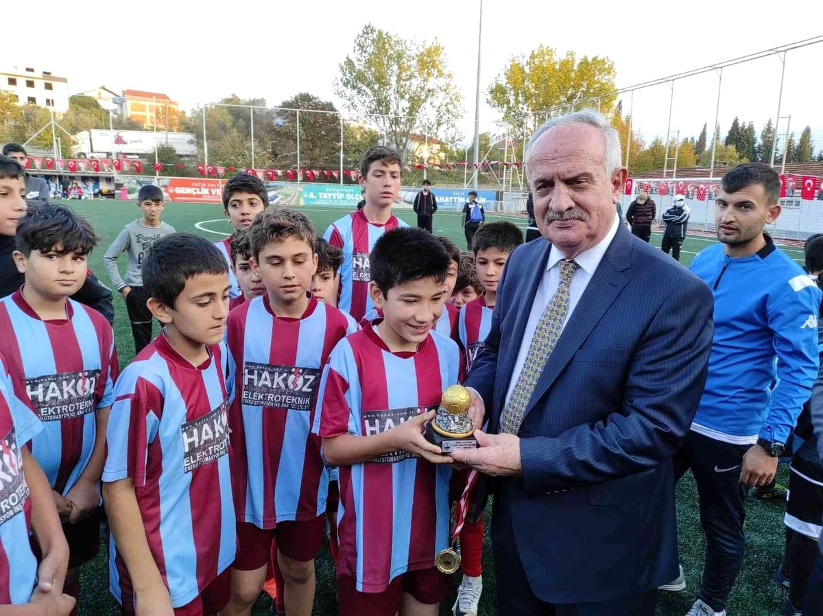 Geleceğin yıldızları futbol turnuvasında ter döktü