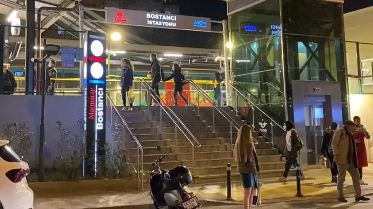 Marmaray\'da bir kişi tren yaklaştığı anlarda raylara atlayarak yaşamını yitirdi