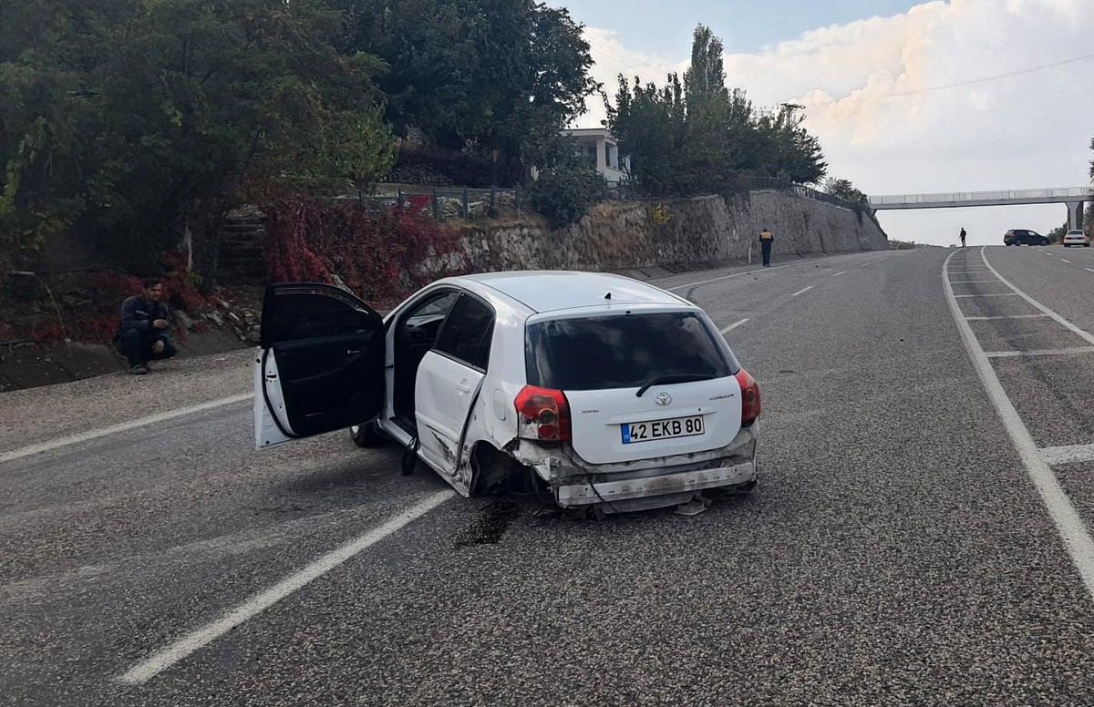 İki otomobil çarpıştı: 2 yaralı