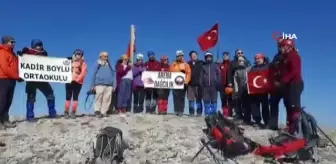 Isparta'da öğretmenler Cumhuriyet Bayramını zirvede kutladı