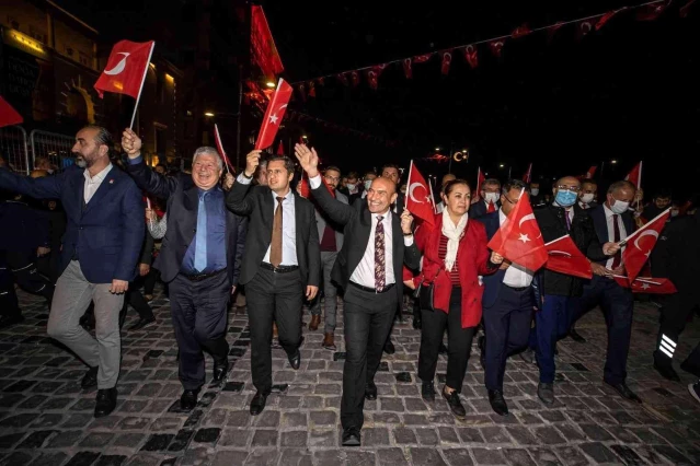 Soyer: İzmir Cumhuriyet'in ikinci yüzyılında da Türkiye'ye ışık tutacak 