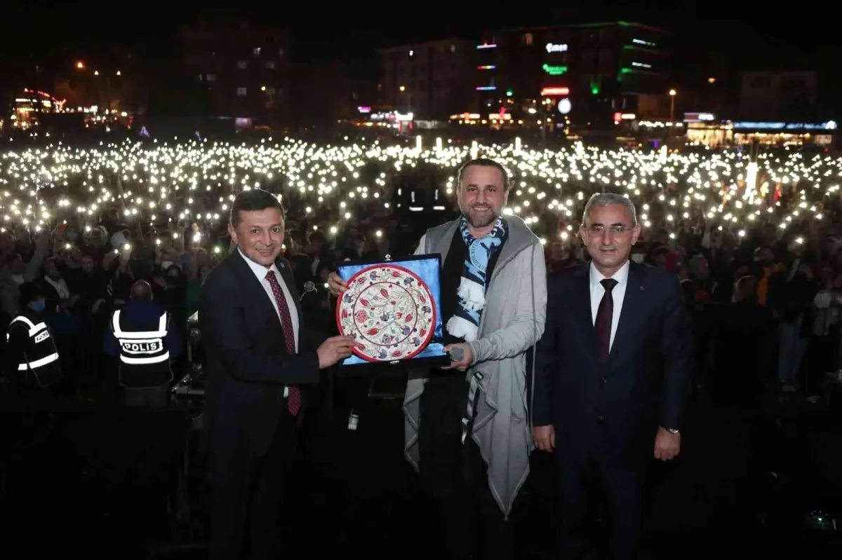 Kütahya Gençlik ve Cumhuriyet Festivali, Bora Duran konseri ile sona erdi