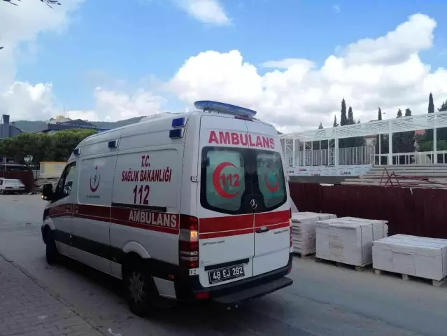 Merdivenden düşen işçi yaralandı
