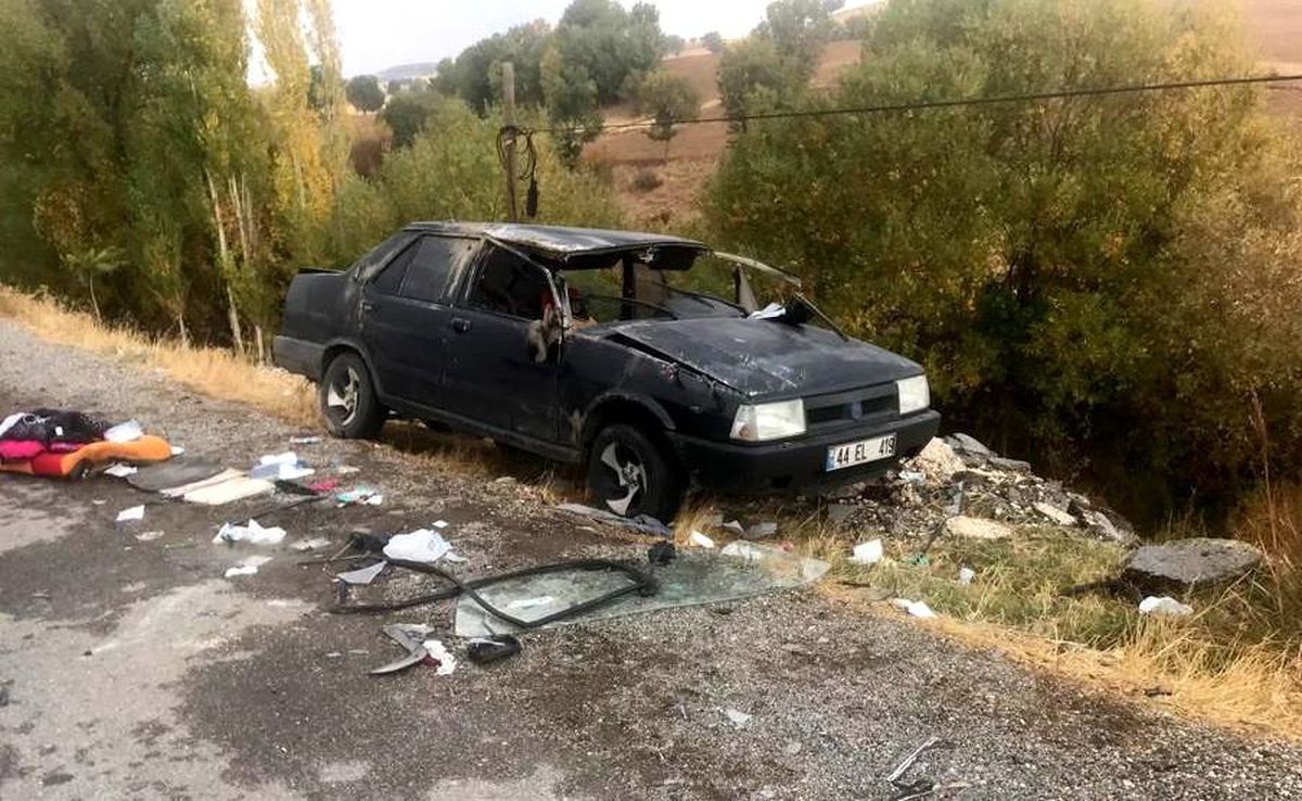 Otomobil ile kamyonet çarpıştı