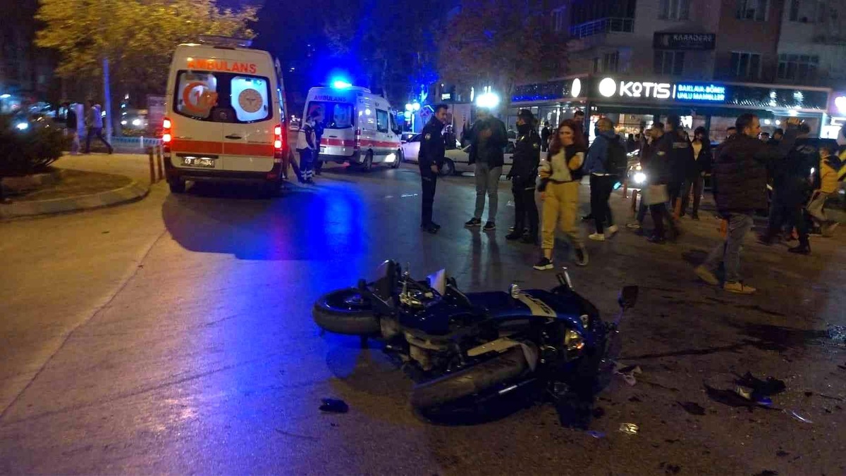 Otomobil ile motosiklet çarpıştı: 4 yaralı