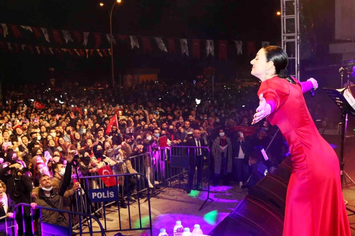 Samsun\'da Cumhuriyet Bayramı coşkusu konserle renklendi