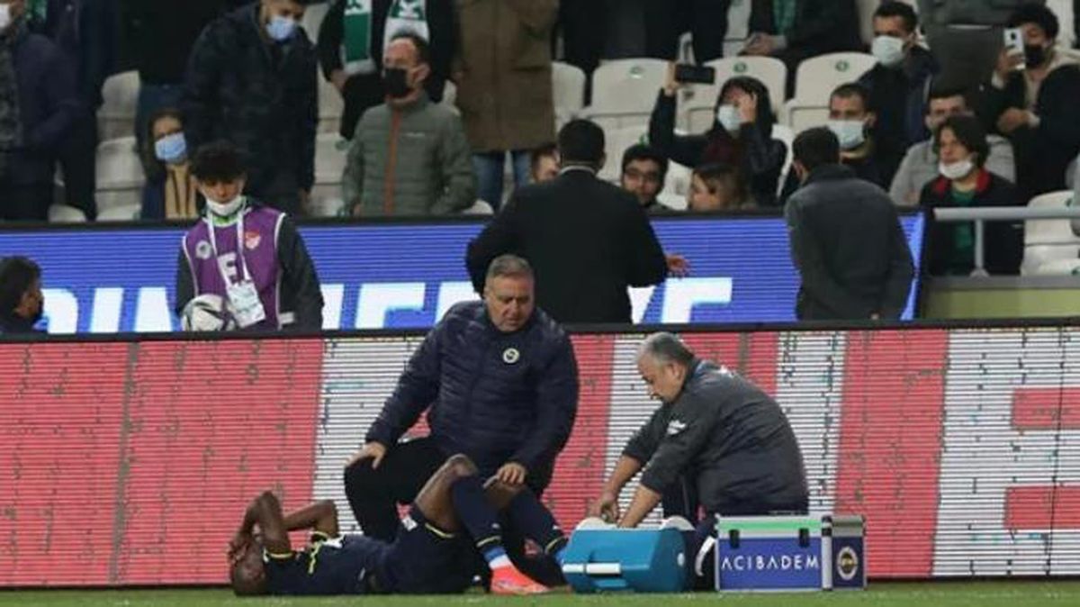 Fenerbahçe yıldızlarını Konya'da kaybetti! 3 futbolcu sakatlanarak oyuna devam edemedi