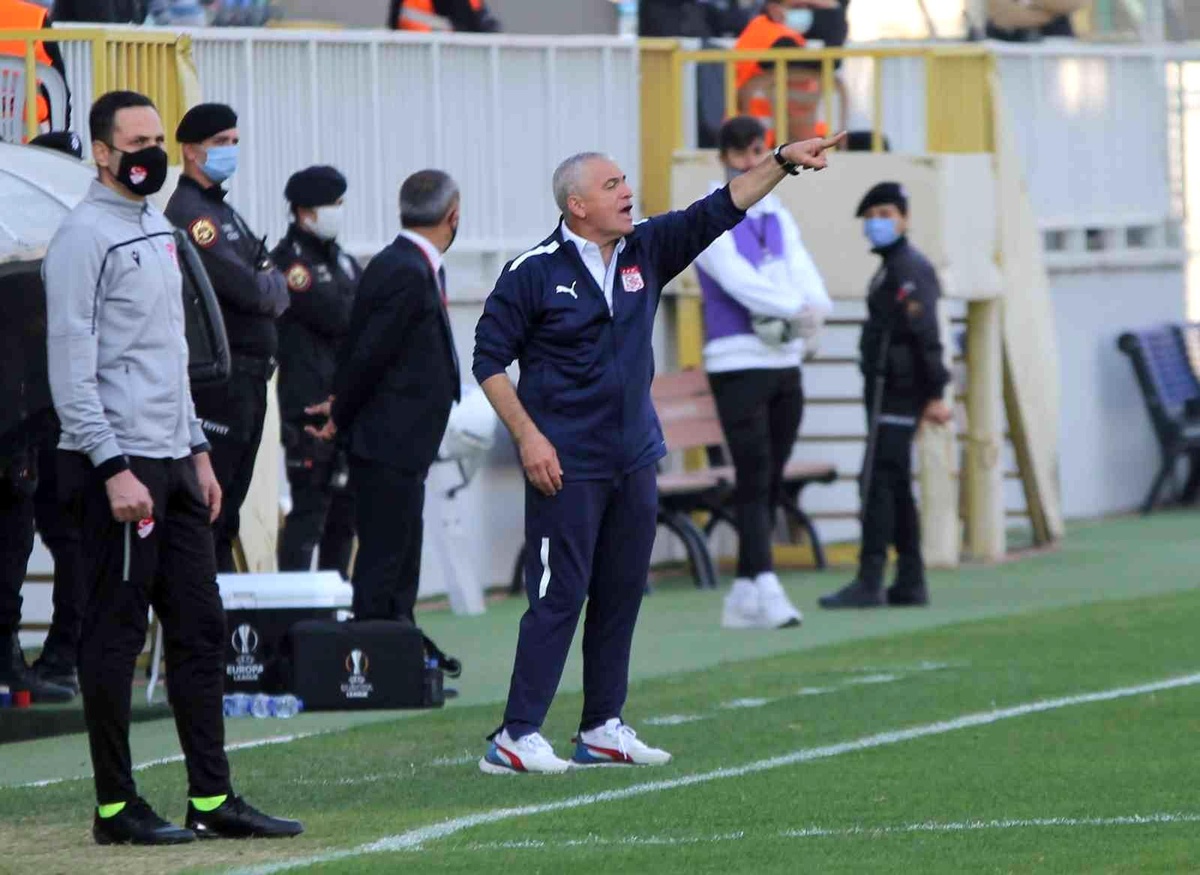 Spor Toto Süper Lig: Altay: 1 DG Sivasspor: 1 (İlk yarı)