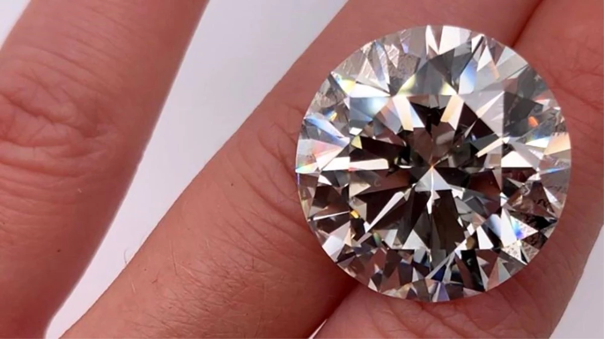 70 yaşındaki kadın, evini temizlediği sırada 2.7 milyon dolarlık elmas yüzük buldu