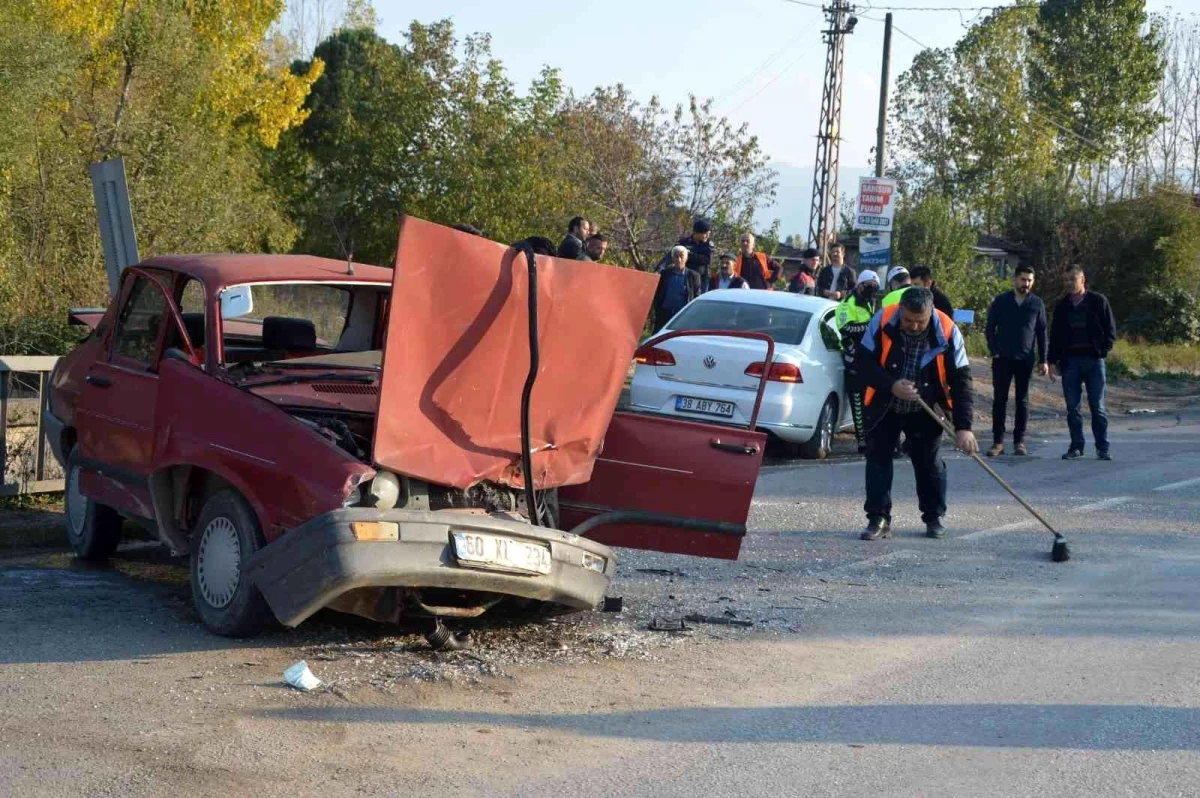 Tokat\'ta iki otomobil çarpıştı: 5 yaralı