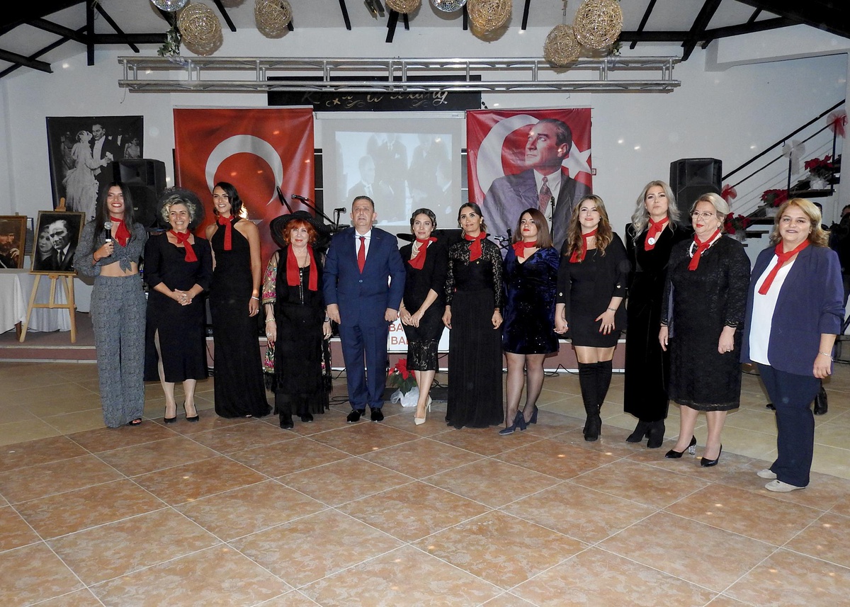 Urla\'da Cumhuriyet Bayramı kapsamında balo düzenlendi