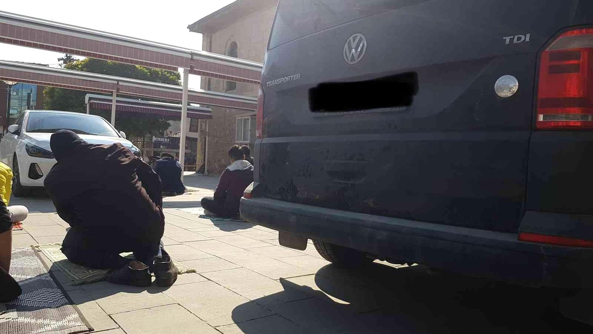 Zabıta müsaade edince, cami bahçesi araç otoparkına döndü