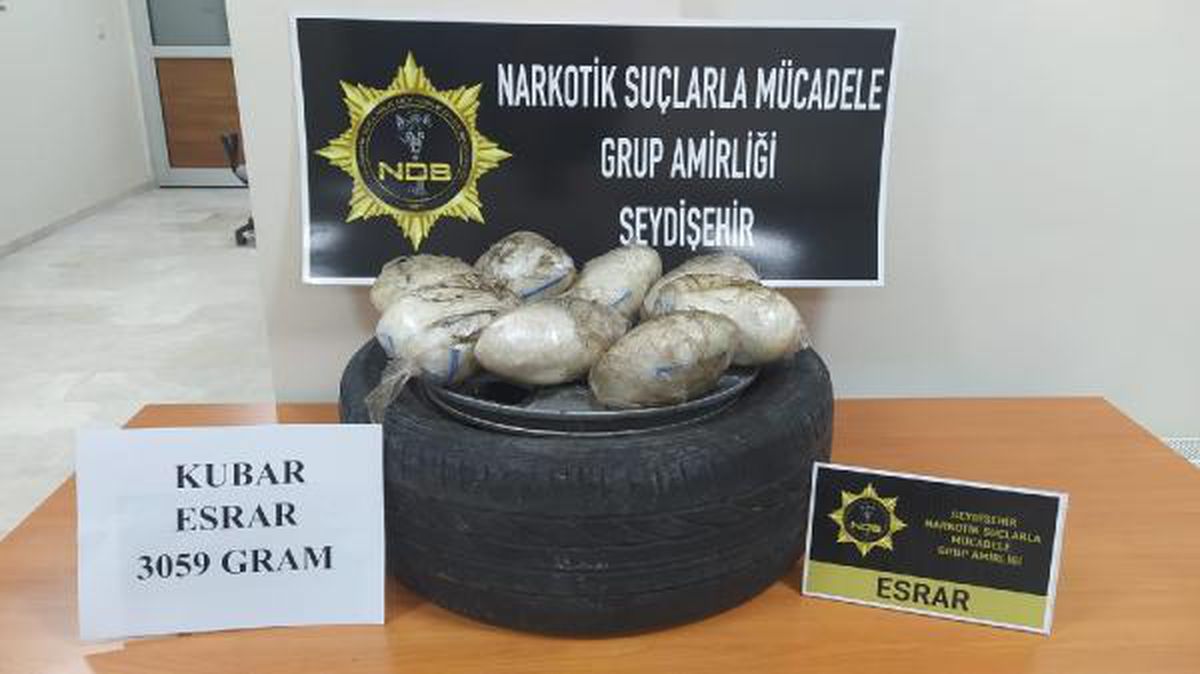 2 otomobilin stepnesinde 3 kilo uyuşturucu ele geçirildi