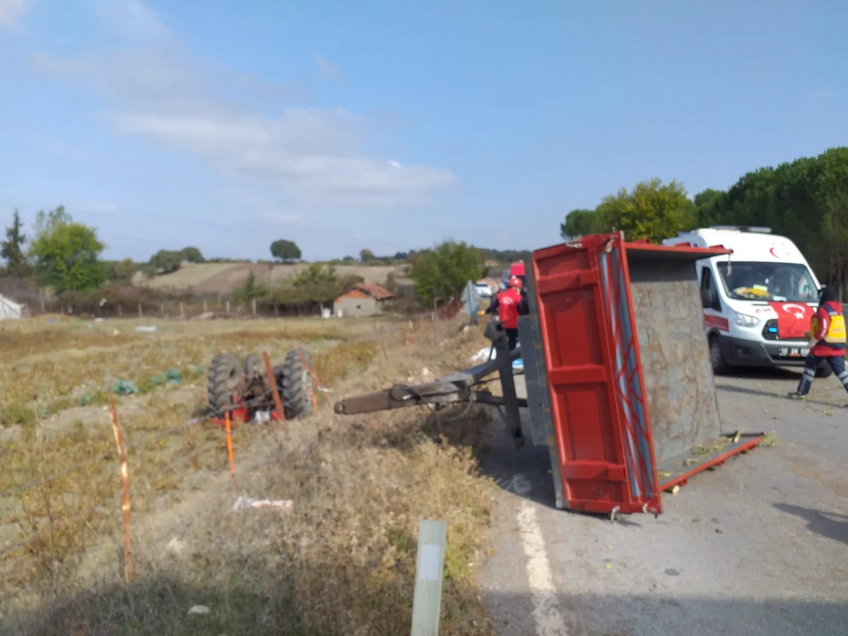 Balıkesir\'de devrilen traktörün sürücüsü öldü, eşi yaralandı