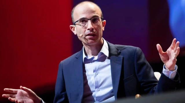 Dünyaca ünlü yazar Yuval Harari'den yapay zekayla ilgili tedirgin eden sözler: Yakında insan beyni hack'lenebilecek