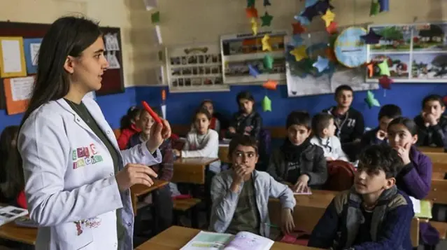 Veliler ve çocuklar merakla bekliyordu! Milli Eğitim Bakanlığı takvimi paylaştı, okullar 15 Kasım'da kapanıyor Veliler ve çocuklar merakla bekliyordu! Milli Eğitim Bakanlığı takvimi paylaştı, okullar 15 Kasım'da kapanıyor