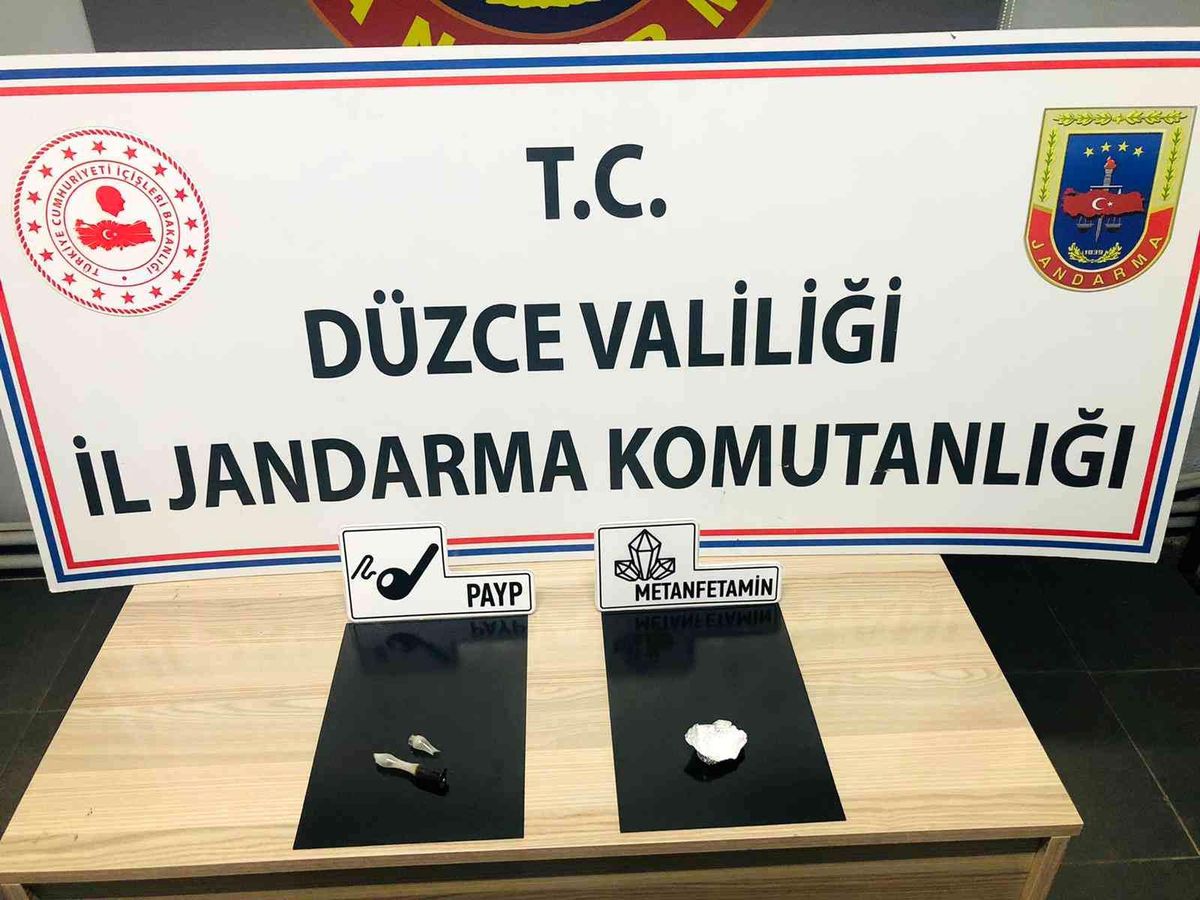 Jandarmanın şüphelenip durdurduğu şahsın üzerinden uyuşturucu çıktı