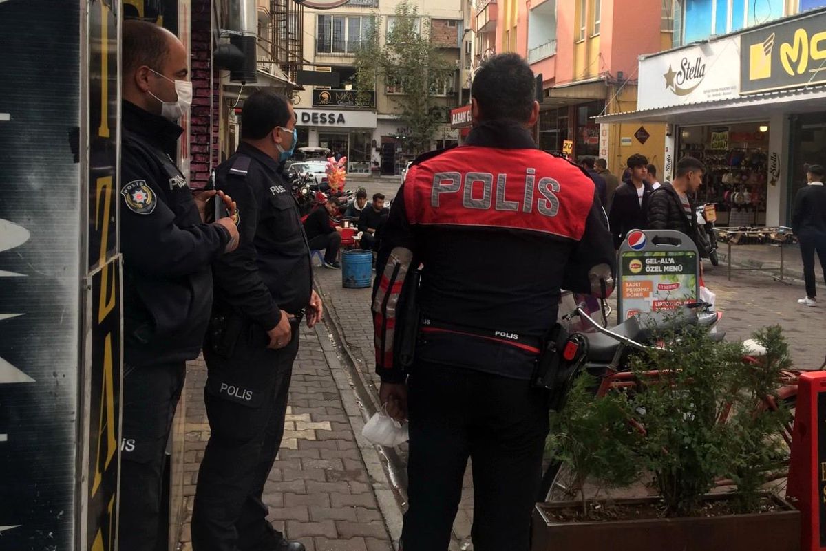 Son dakika haberi | Kavga eden iki grup, polisleri görünce kayıplara karıştı